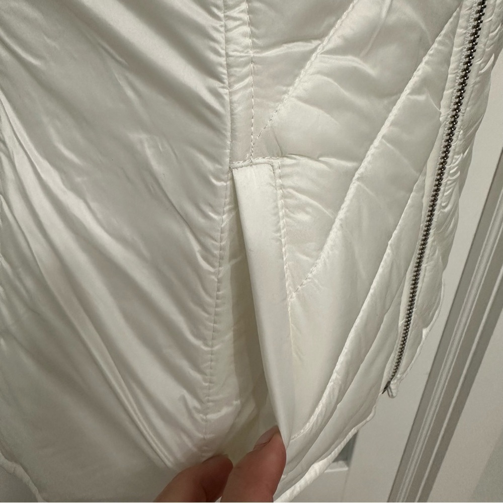 White House Black Market Quilted Zip Up Vest Sleeveless Side Pocket NWT - Picture 3 of 7